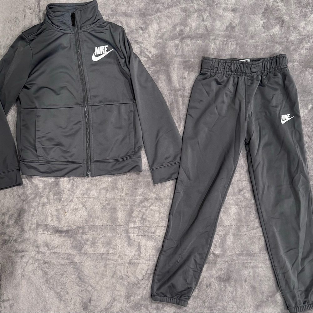 Nike Set Size 6-7